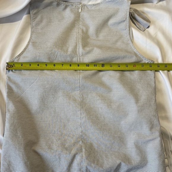 V: 𝅺Banana Republic Tank Top Women Medium Bow accented Black White Stripe - Picture 8 of 8